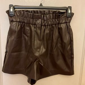 New LAUNDRY by Shelli Segal Shorts Women Faux Leather Paper Bag Shorts.